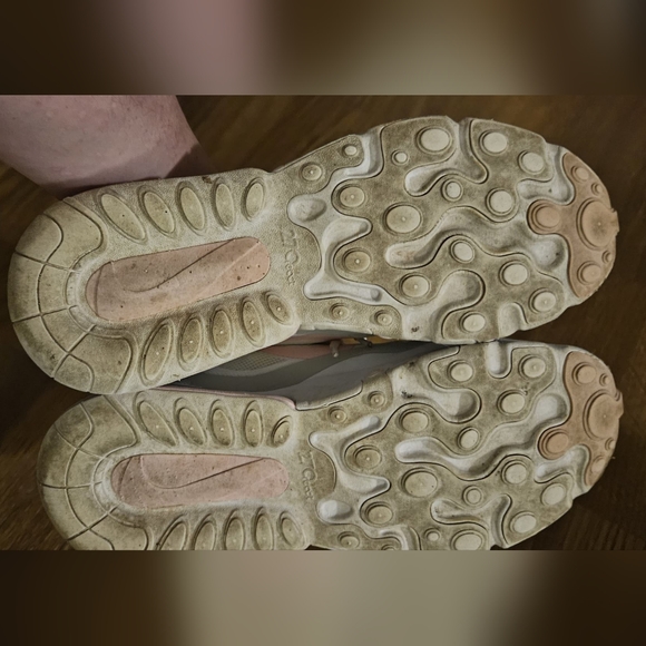 Nike Air Max 270 React - Picture 4 of 7